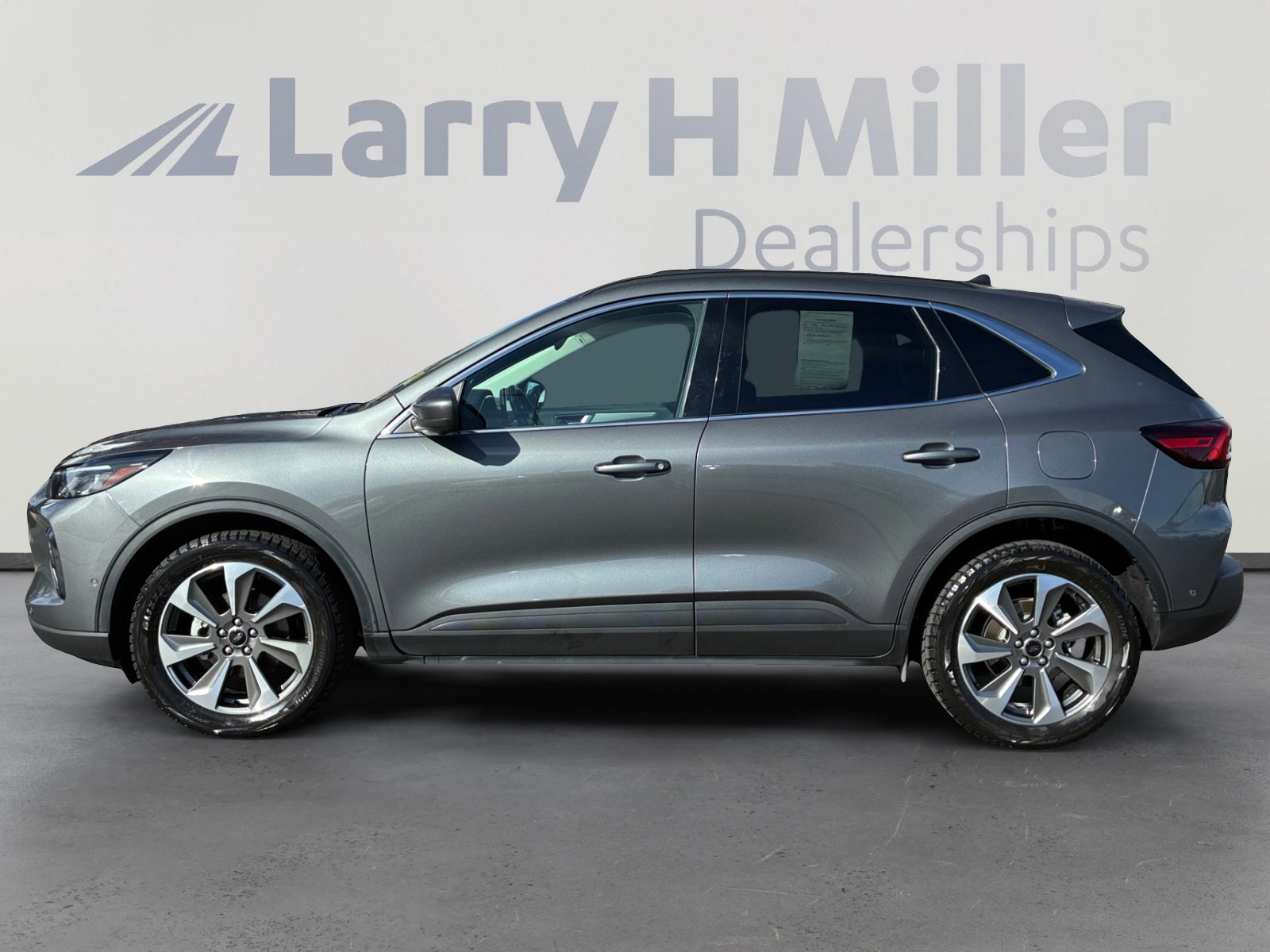 Certified 2023 Ford Escape Platinum w/ Premium Technology Package image 2