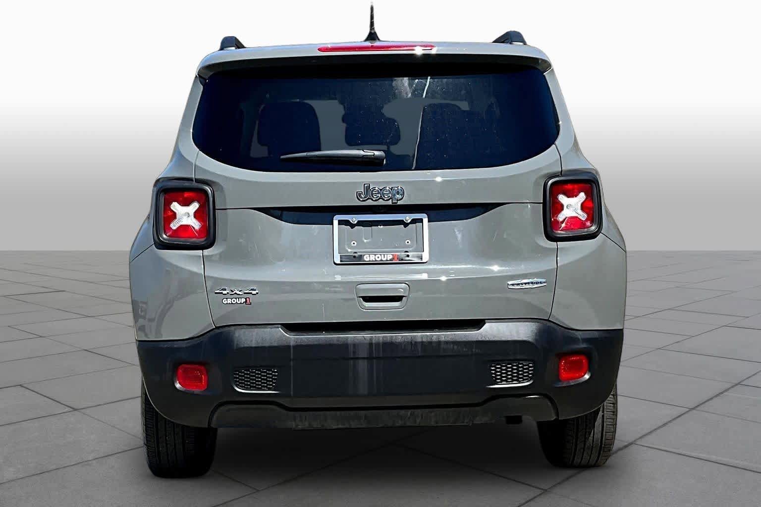 Used 2020 Jeep Renegade Latitude w/ Cold Weather Group AWD/4WD image 5
