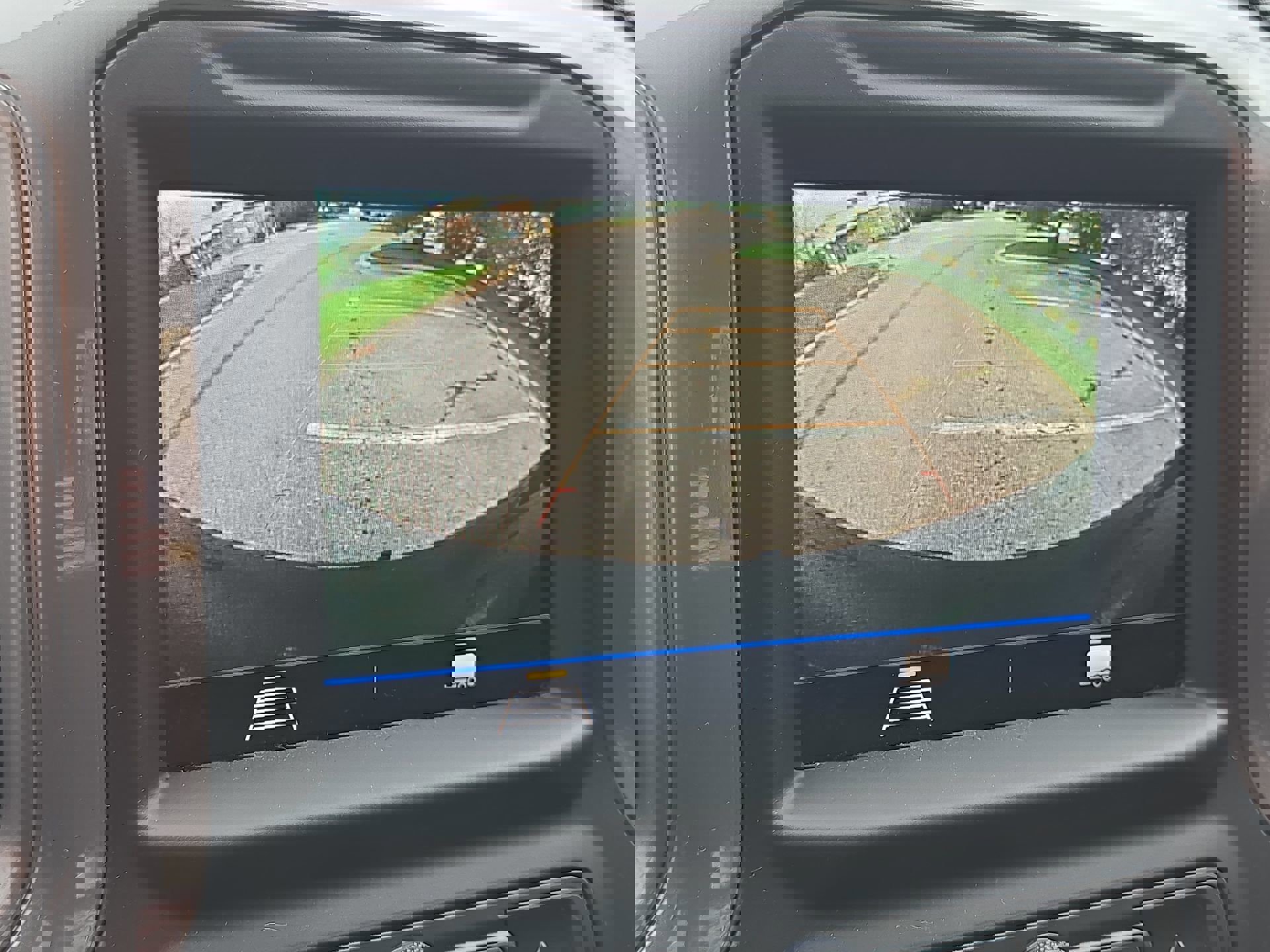 Used 2022 Chevrolet Silverado 1500 Custom image 16