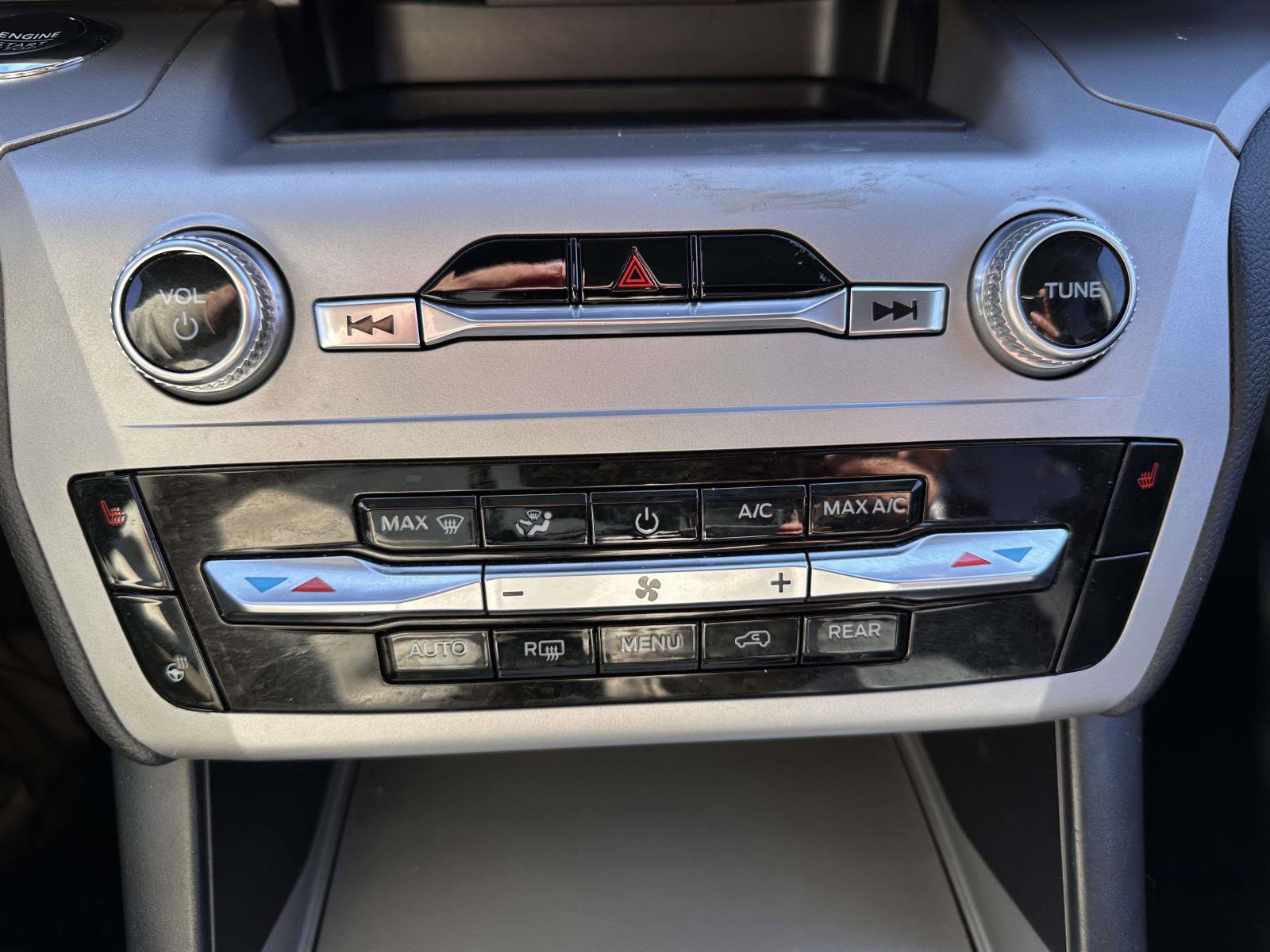 Certified 2022 Ford Explorer XLT w/ Equipment Group 202A image 24