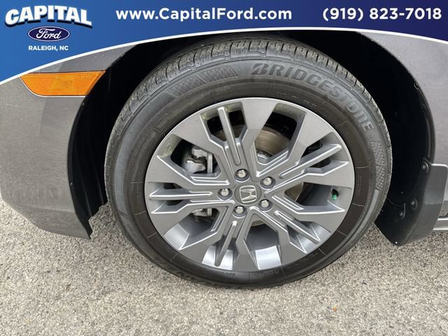 Used 2025 Honda Odyssey Touring image 12