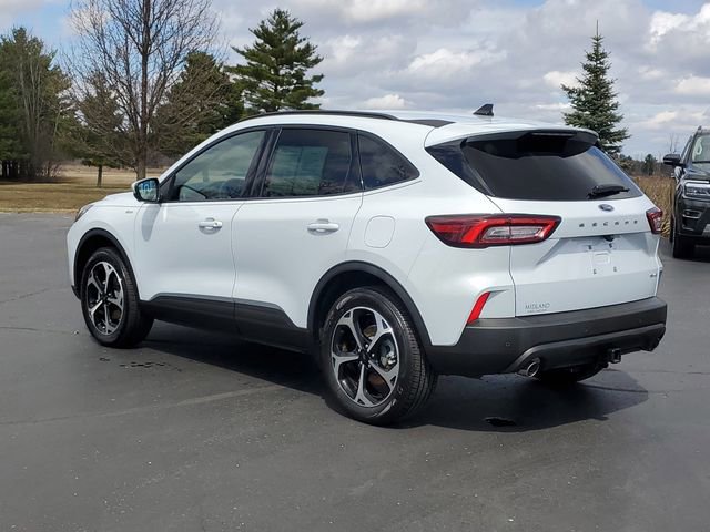 Certified 2025 Ford Escape ST-Line Select w/ Tech Pack #2 AWD/4WD image 4