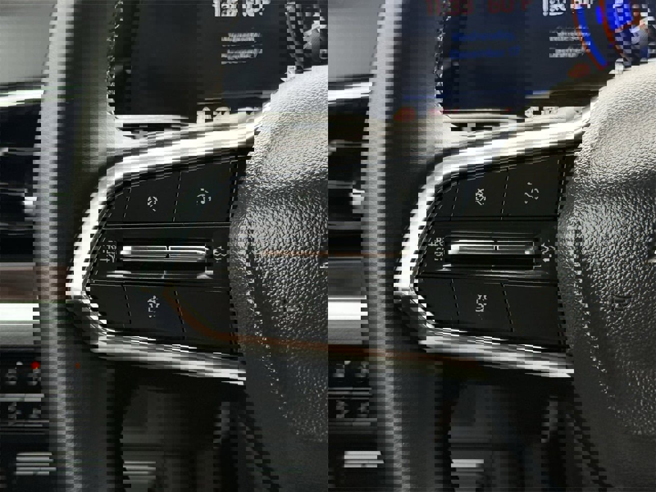 Used 2025 Chevrolet Suburban Z71 w/ Comfort Package image 13