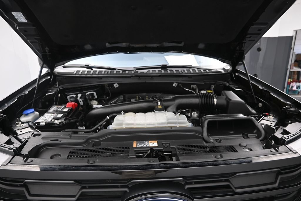 Certified 2025 Ford Expedition Active AWD/4WD image 28