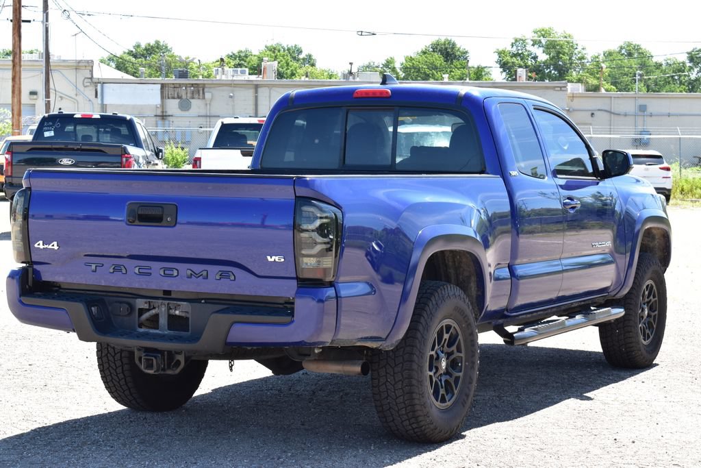 Used 2022 Toyota Tacoma SR5 AWD/4WD image 5