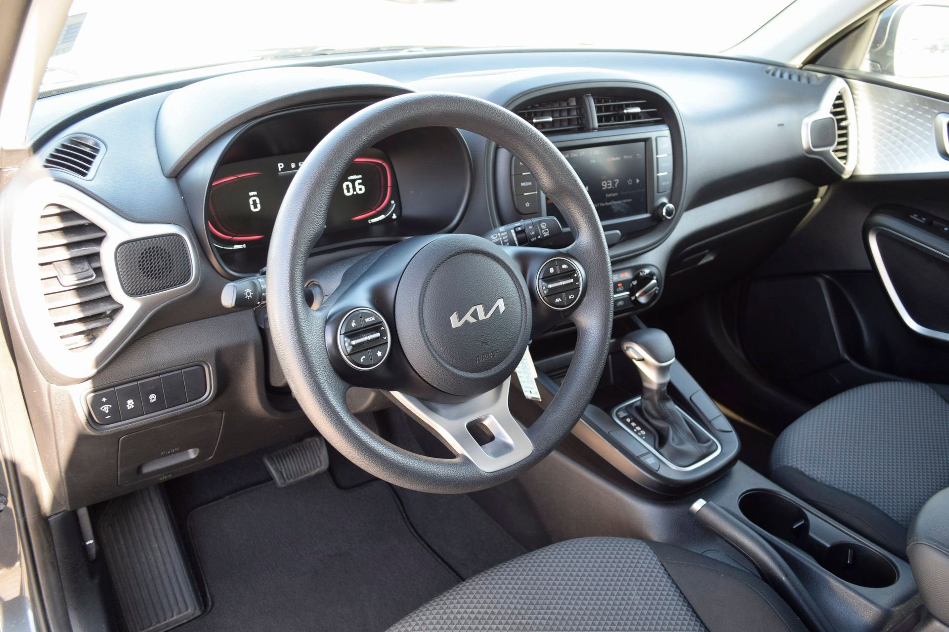 Used 2024 Kia Soul LX w/ Option Group 015 image 18