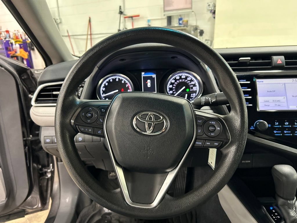 Used 2018 Toyota Camry LE FWD image 9