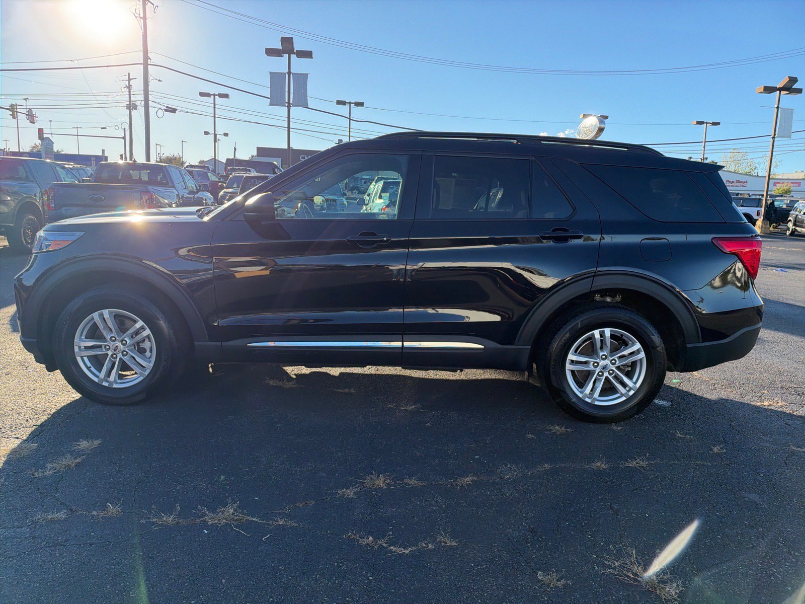 Certified 2023 Ford Explorer XLT AWD/4WD image 4