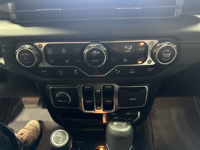 Used 2025 Jeep Wrangler Unlimited Sahara AWD/4WD image 21
