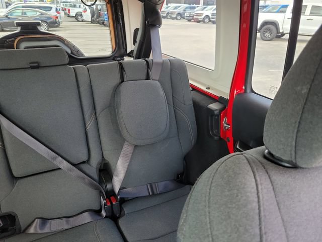Used 2024 Jeep Wrangler Unlimited Sahara AWD/4WD image 16