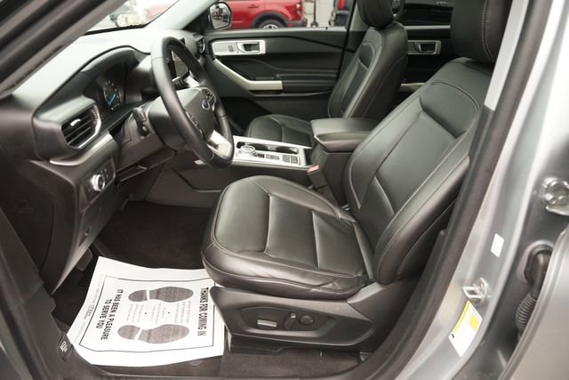 Certified 2022 Ford Explorer XLT w/ Equipment Group 202A RWD image 9