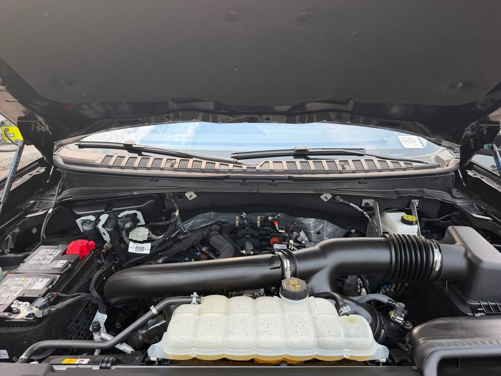 Certified 2025 Ford Expedition Active AWD/4WD image 24