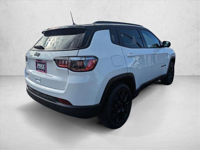 Used 2023 Jeep Compass Latitude w/ Sun and Sound Group AWD/4WD image 5
