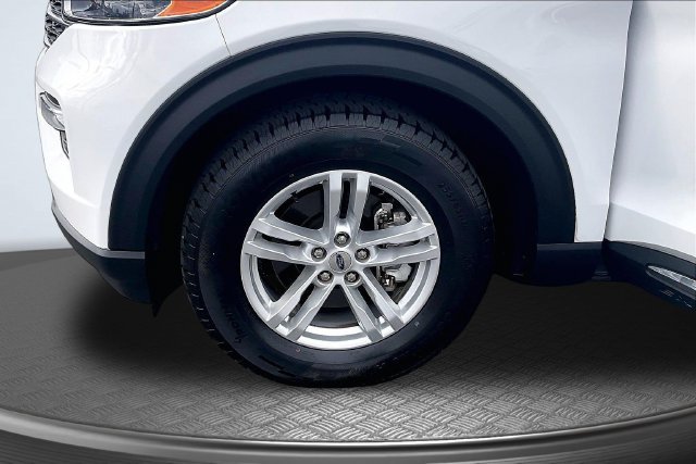Certified 2023 Ford Explorer XLT w/ Equipment Group 202A AWD/4WD image 9