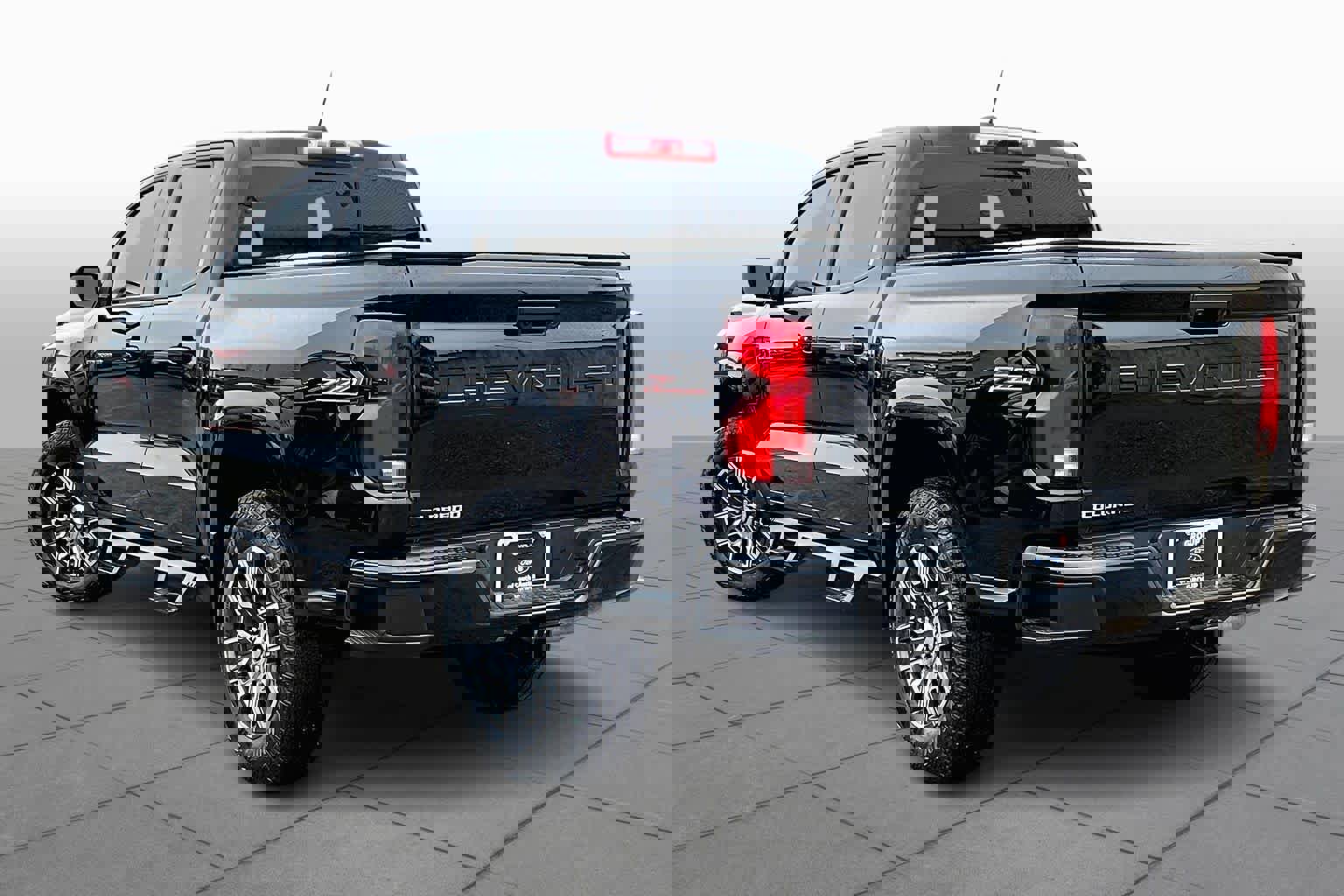 Used 2024 Chevrolet Colorado Z71 w/ Z71 Convenience Package 2 image 4