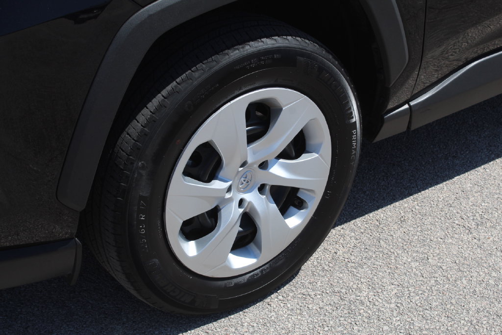 Used 2025 Toyota RAV4 LE AWD/4WD image 7