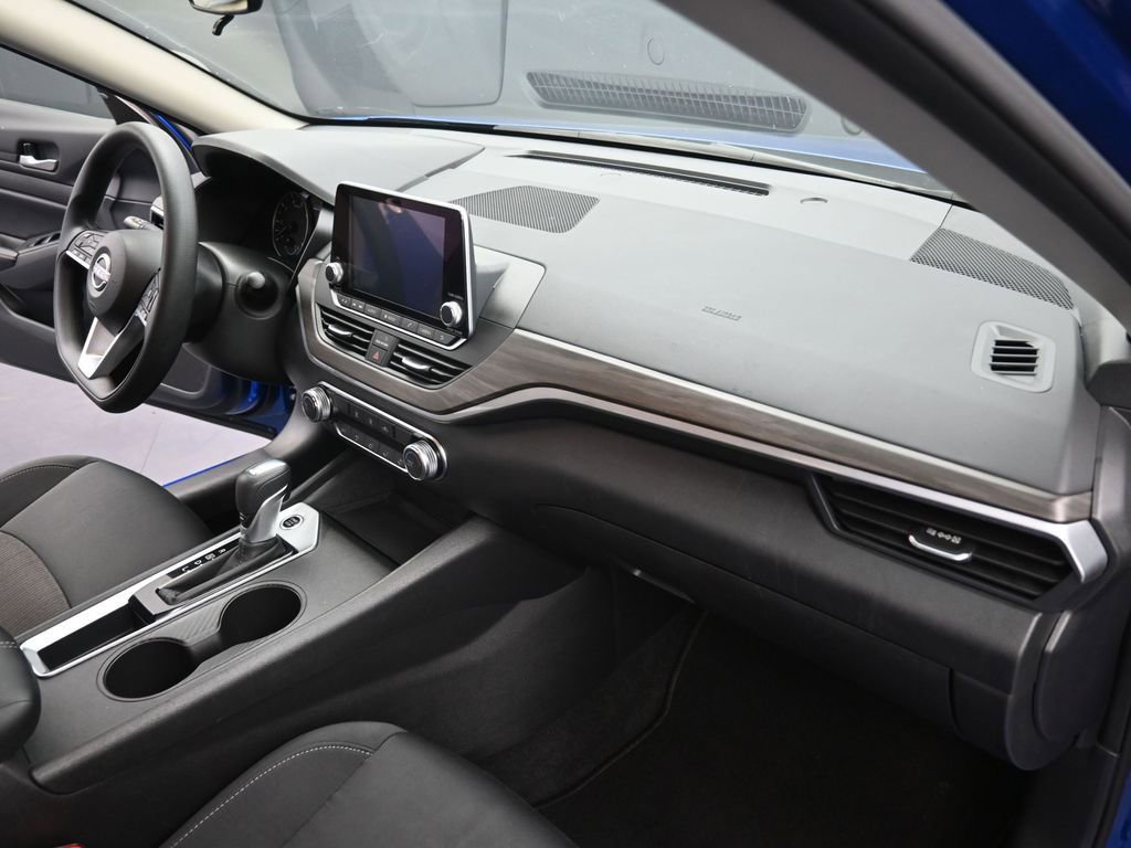 Used 2025 Nissan Altima 2.5 SV image 16