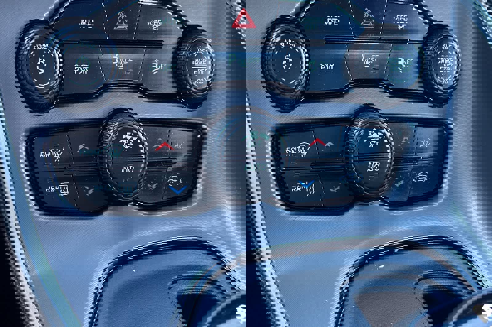 Used 2022 Dodge Challenger SXT w/ Driver Convenience Group image 19