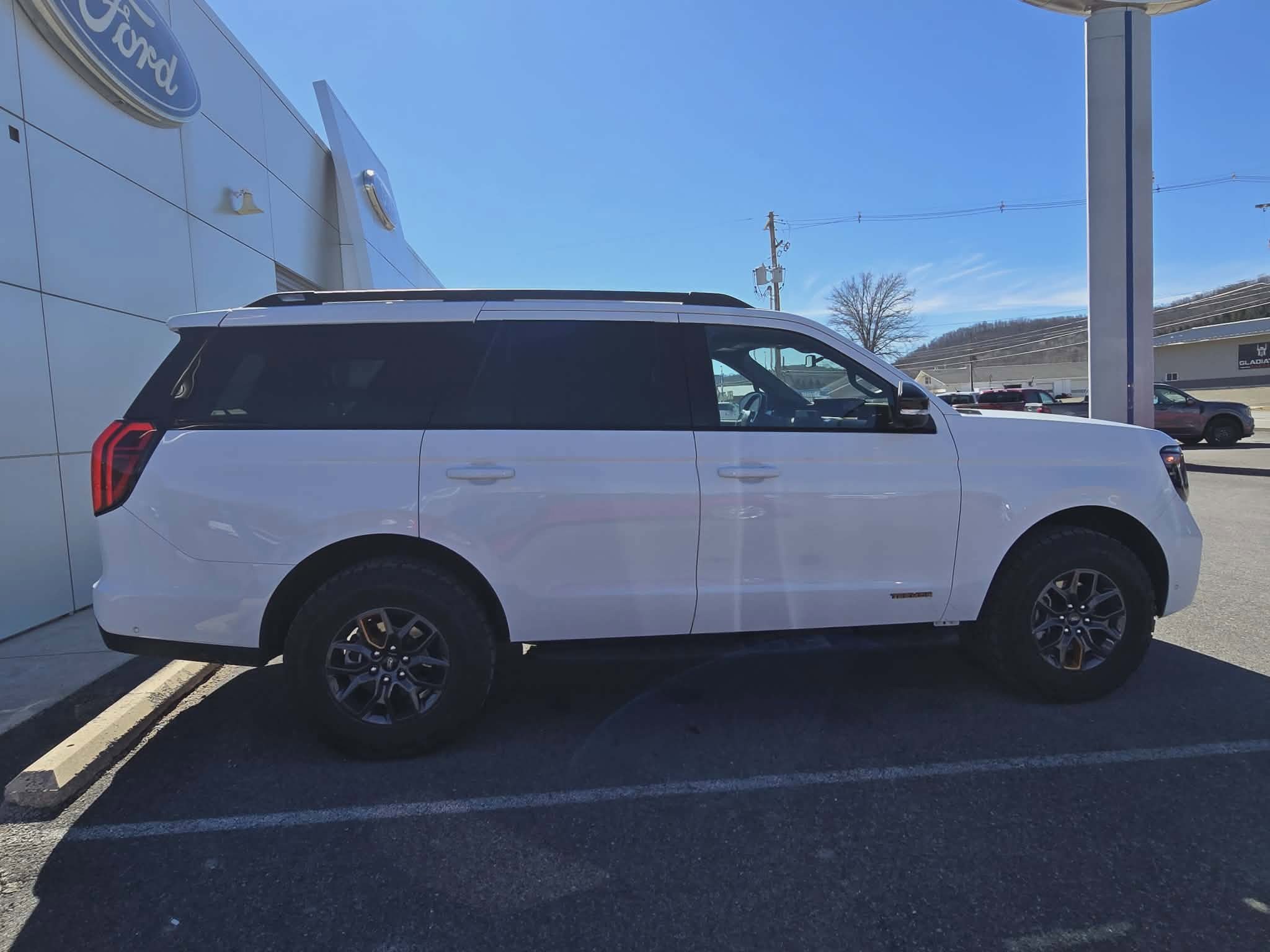 Certified 2025 Ford Expedition Tremor AWD/4WD image 2