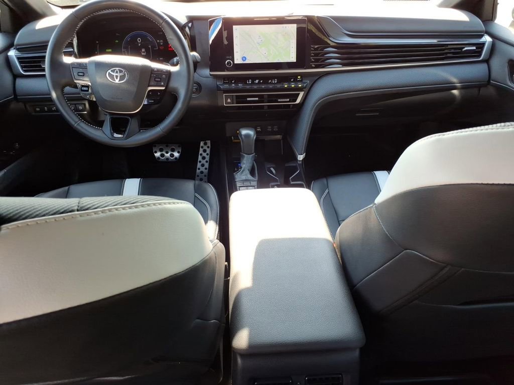 Used 2025 Toyota Camry SE w/ Convenience Package FWD image 10