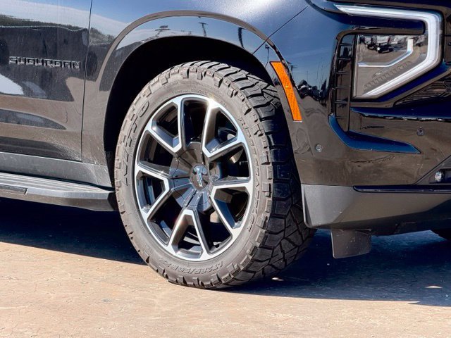 Used 2025 Chevrolet Suburban RST w/ RST Capability Package AWD/4WD image 5