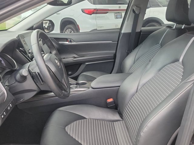 Used 2023 Toyota Camry SE w/ Convenience Package FWD image 16