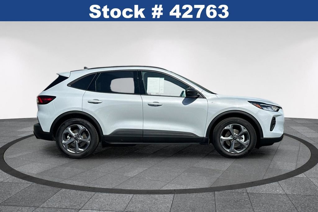 Certified 2025 Ford Escape ST-Line w/ Equipment Group 301A FWD image 4