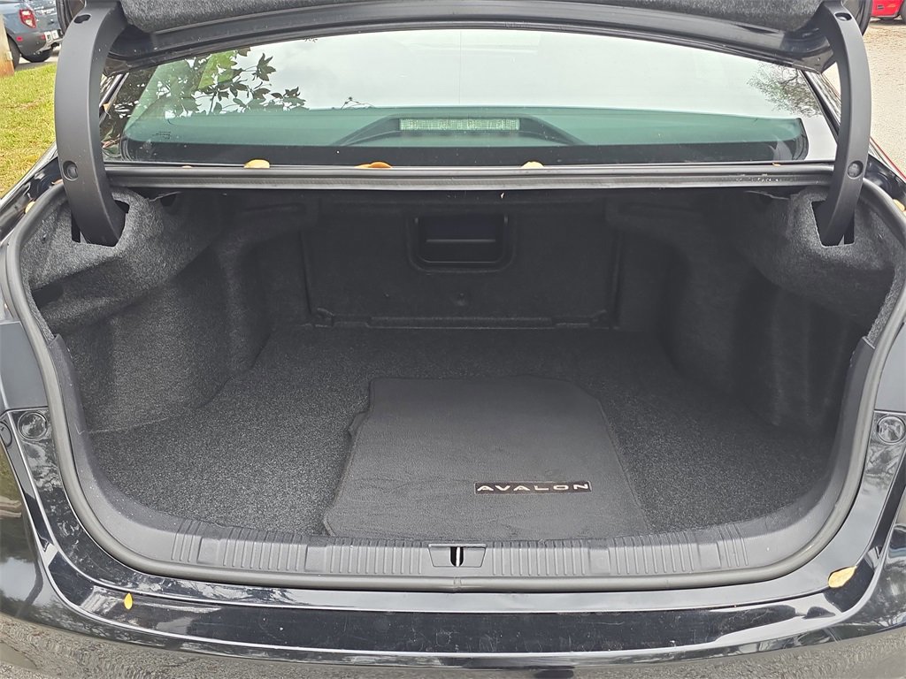 Used 2018 Toyota Avalon XLE image 8