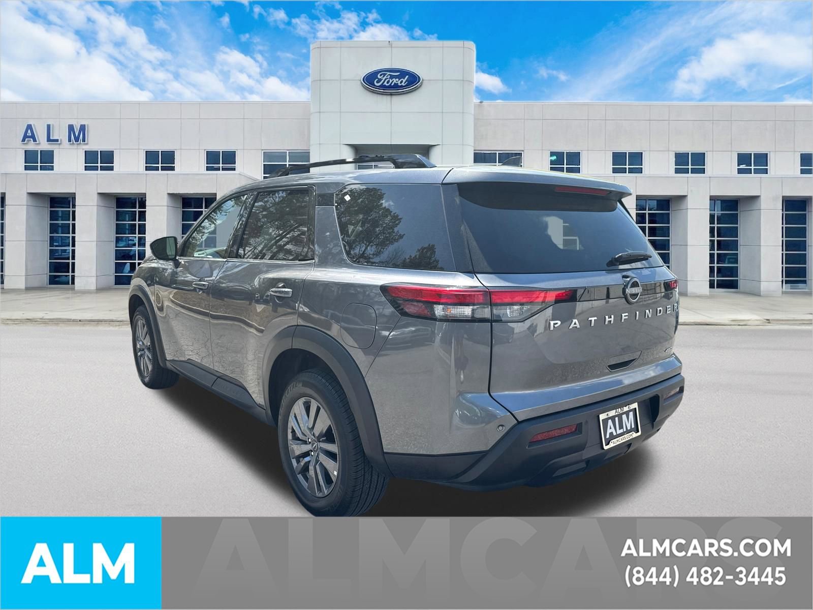 Used 2025 Nissan Pathfinder SV image 8