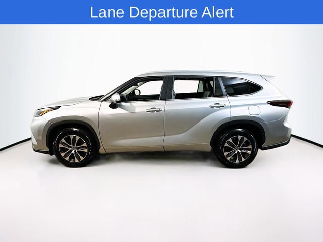 Used 2024 Toyota Highlander XLE FWD video 2