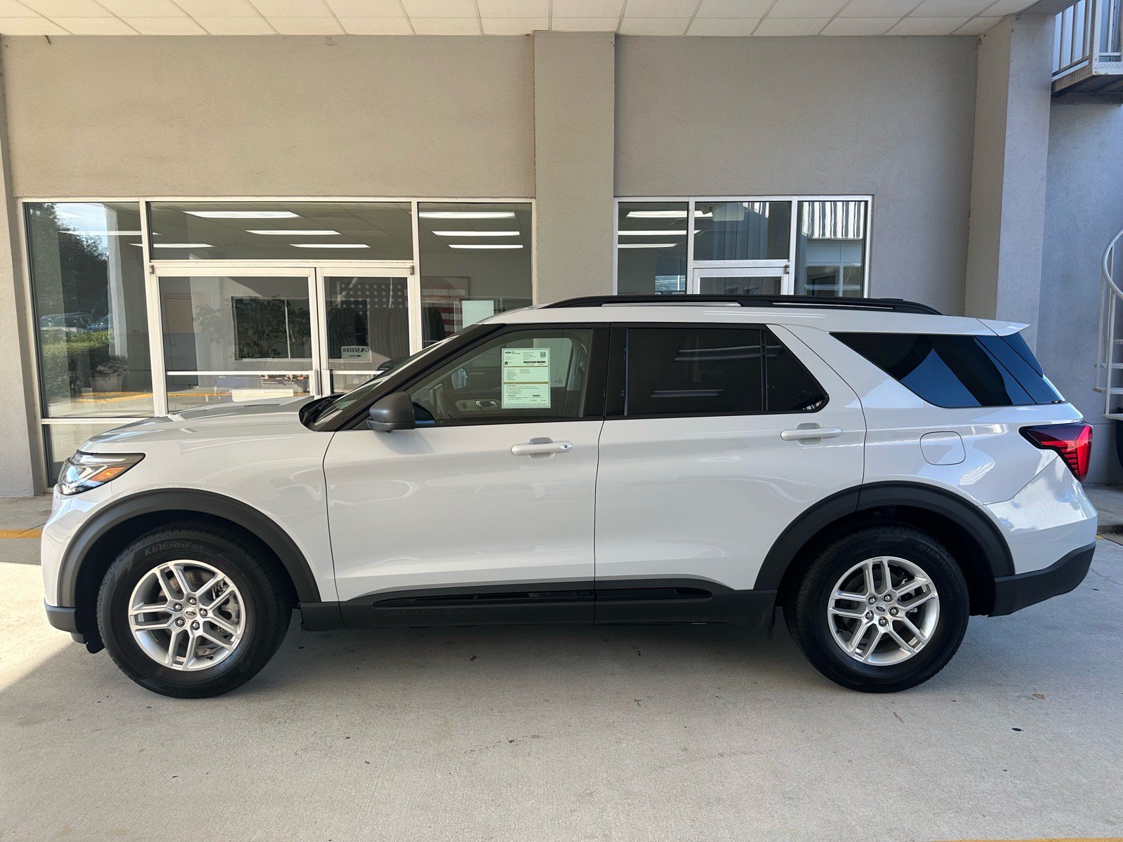 Certified 2026 Ford Explorer Active w/ Active Comfort Package RWD image 4