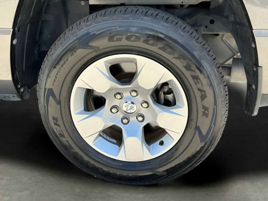 Used 2023 RAM 1500 Big Horn AWD/4WD image 36