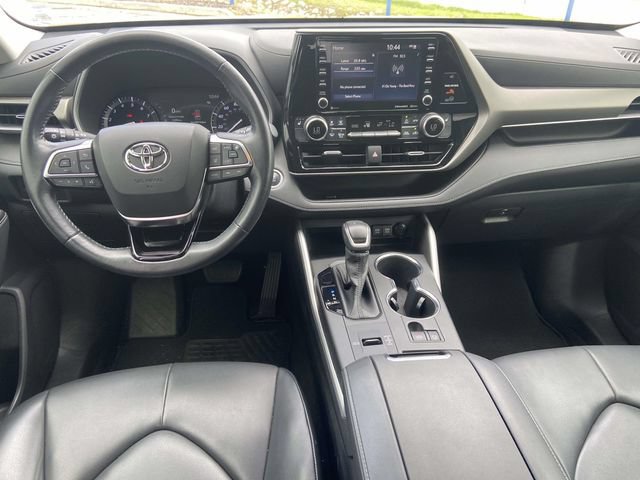 Used 2020 Toyota Highlander XLE FWD image 14