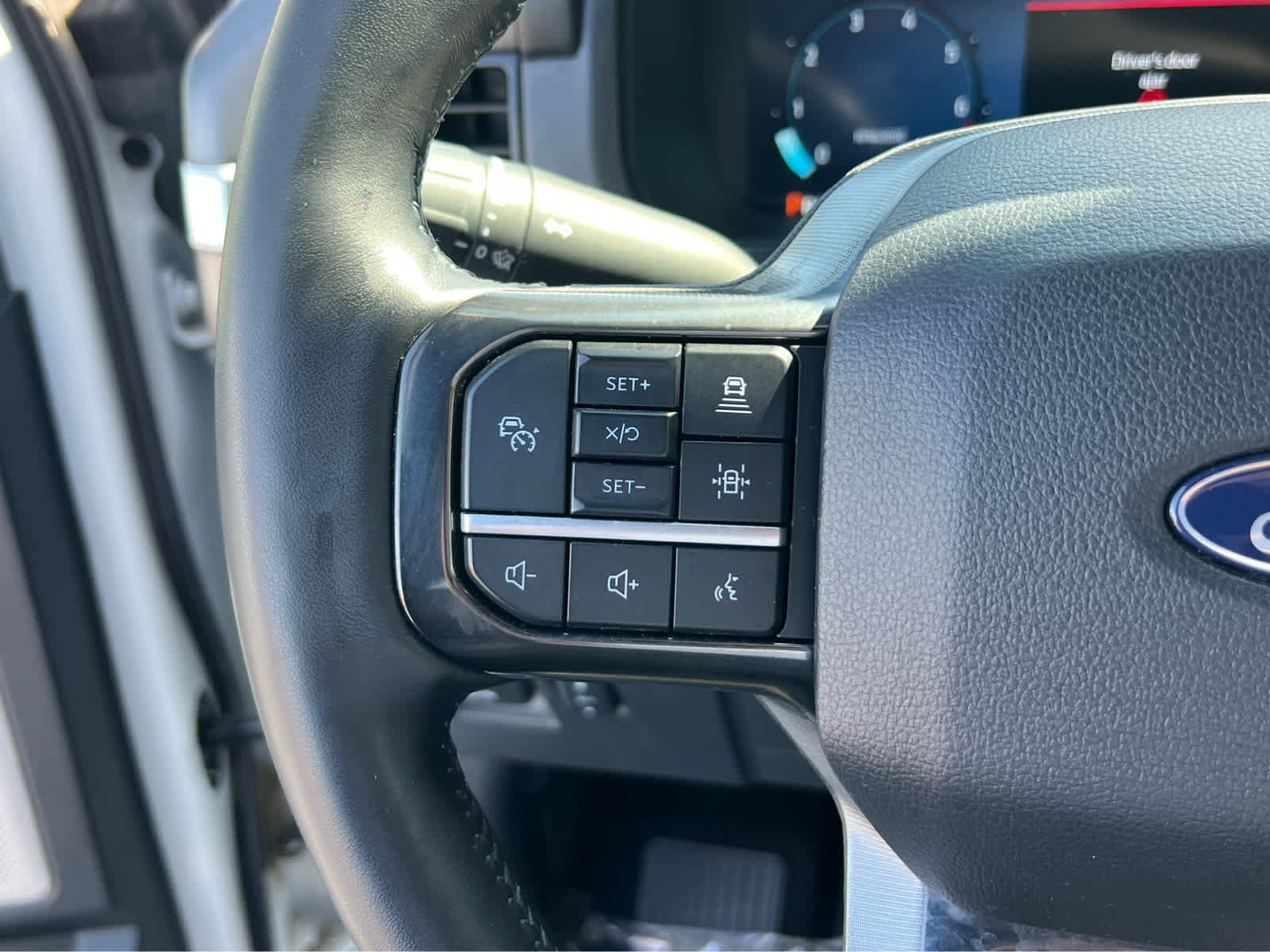 Certified 2025 Ford F150 Platinum w/ FX4 Off-Road Package AWD/4WD image 33