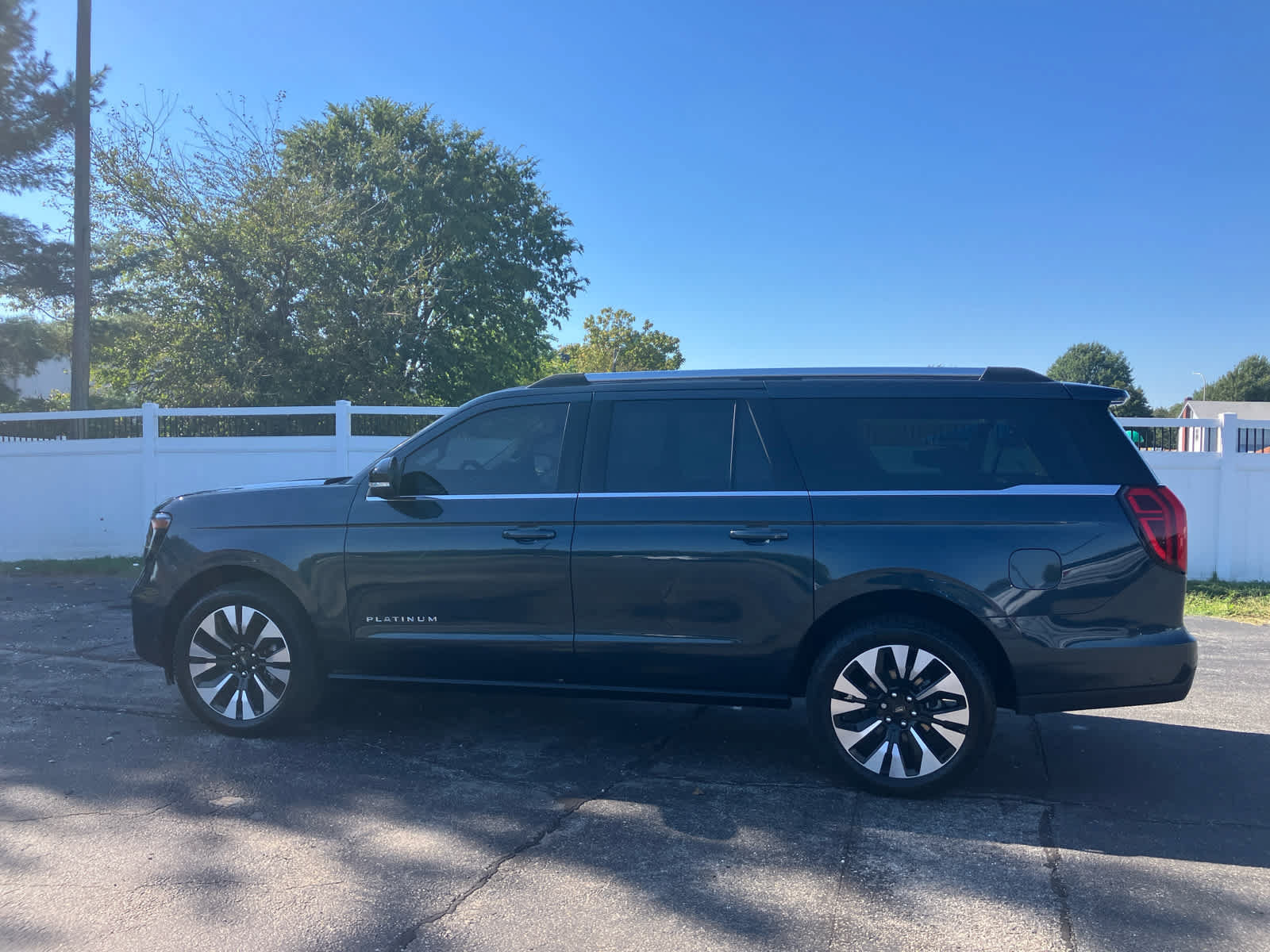 Certified 2025 Ford Expedition Max Platinum w/ Driver's Package AWD/4WD image 5