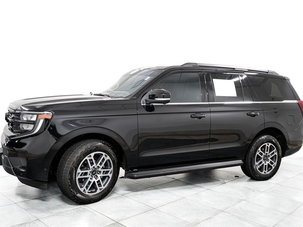 Certified 2025 Ford Expedition Active AWD/4WD image 4