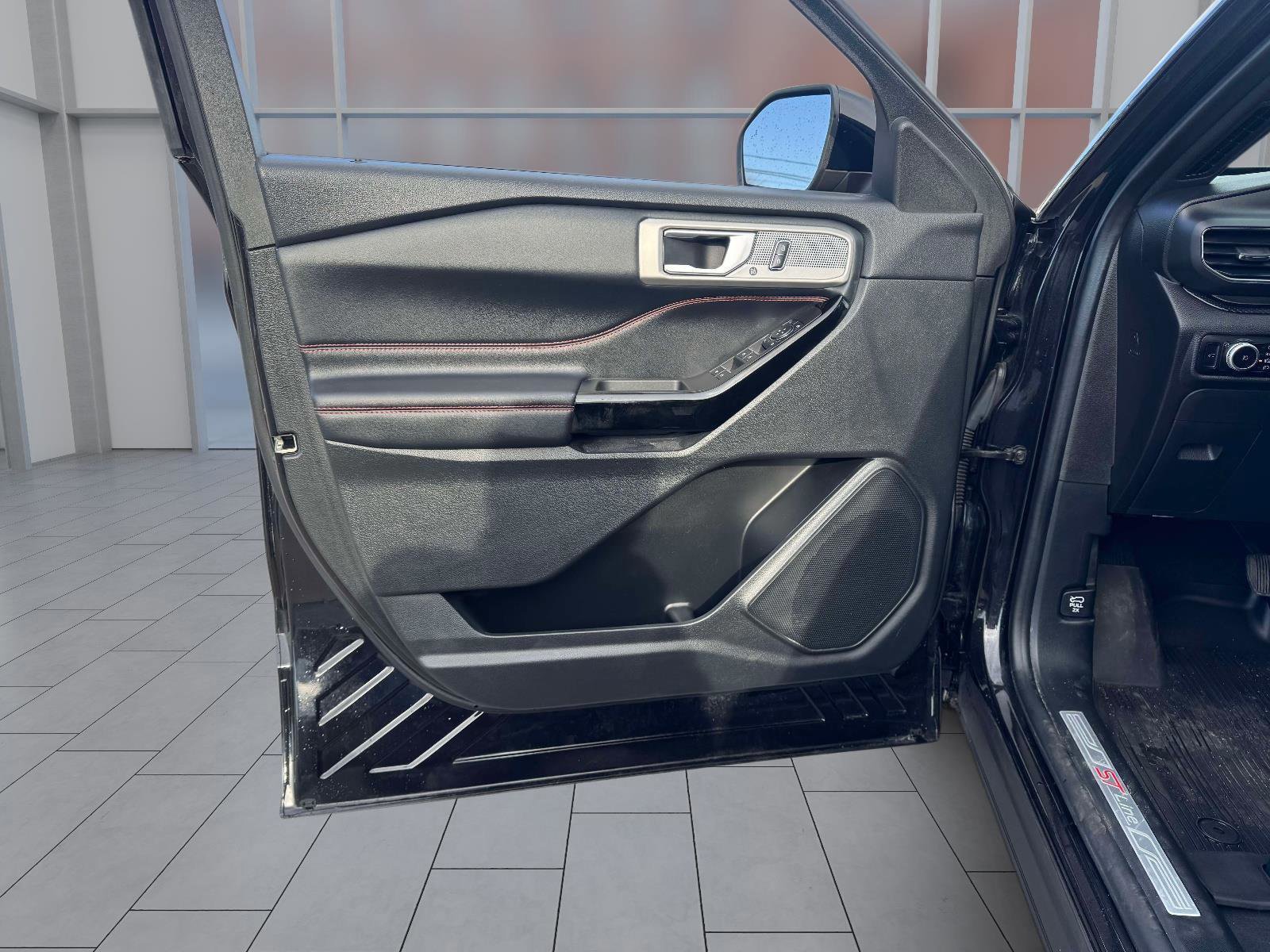 Certified 2023 Ford Explorer ST-Line w/ Class IV Trailer Tow Package image 17