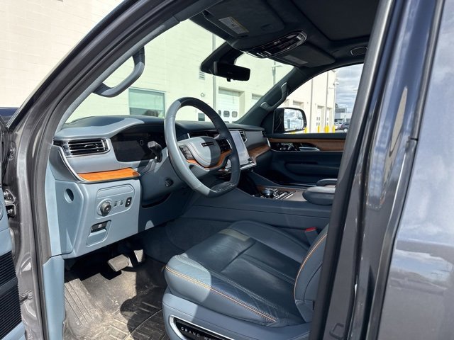 Used 2023 Jeep Grand Wagoneer L Series II w/ Premium Group II image 8