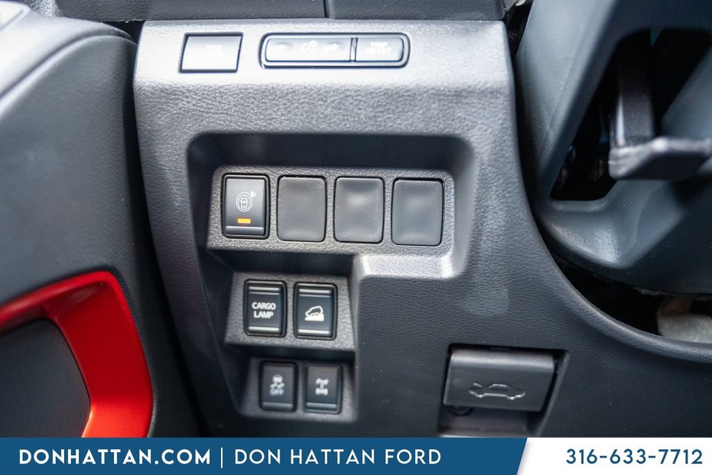 Used 2025 Nissan Frontier PRO-4X AWD/4WD image 17