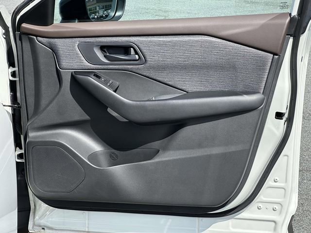 Used 2023 Nissan Rogue S AWD/4WD image 8