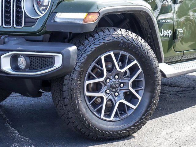 Used 2024 Jeep Wrangler Unlimited Sahara AWD/4WD image 4