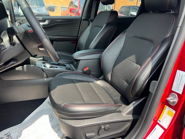 Certified 2025 Ford Escape ST-Line w/ Tech Pack #1 AWD/4WD image 18