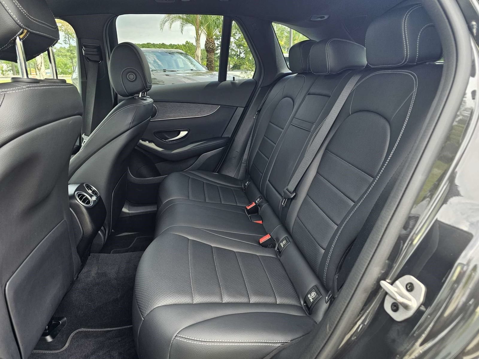Used 2022 Mercedes-Benz GLC 300 4MATIC w/ Multimedia Package Lite image 16
