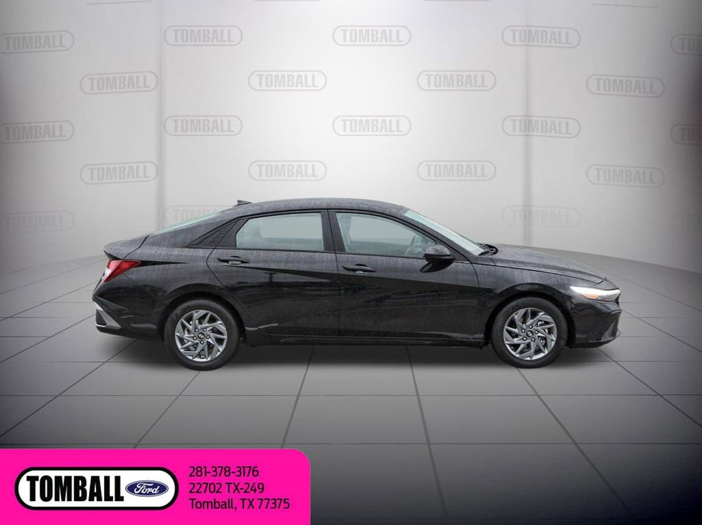 Used 2024 Hyundai Elantra SEL image 6