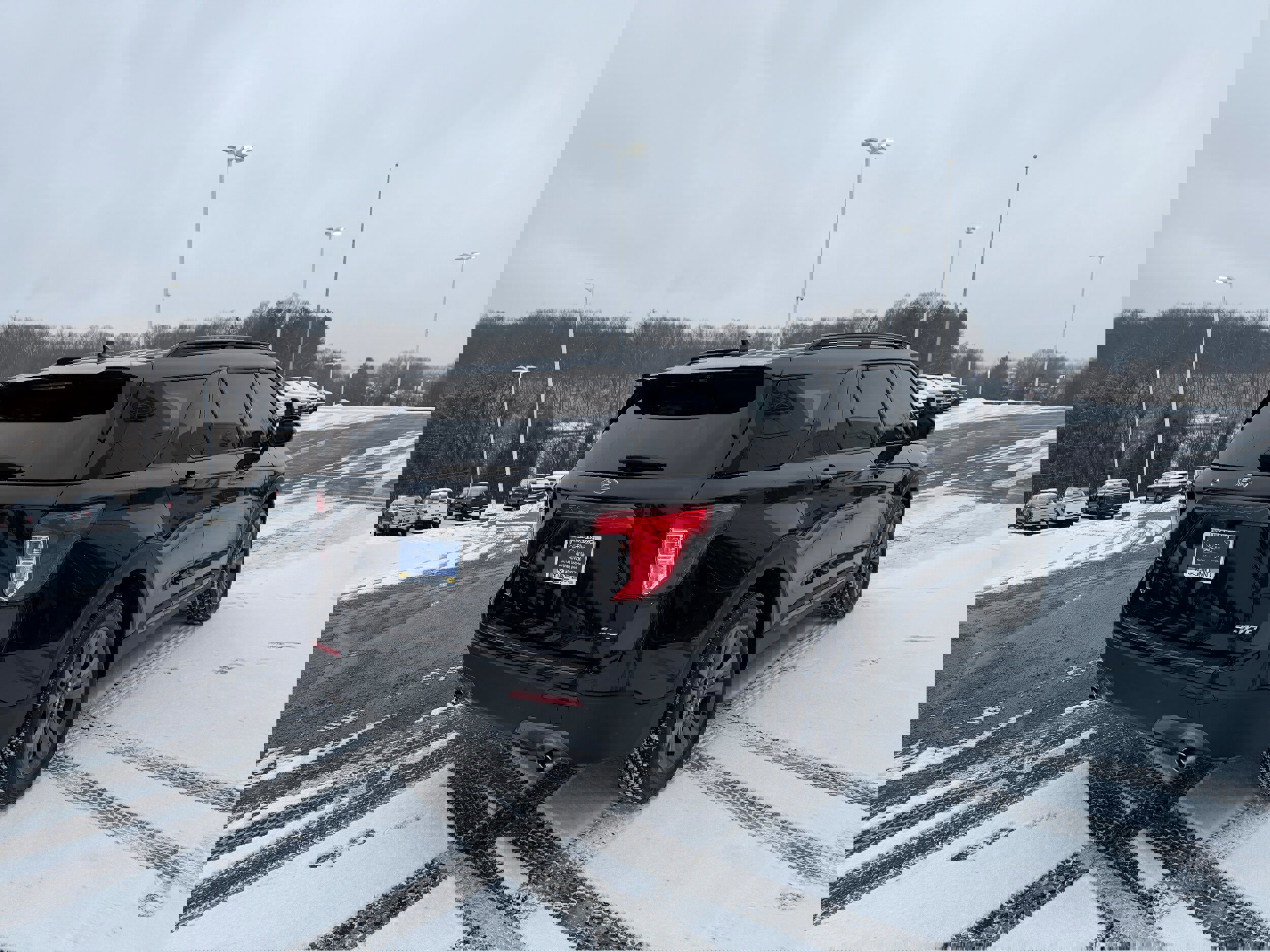 Certified 2022 Ford Explorer XLT w/ Equipment Group 202A image 3