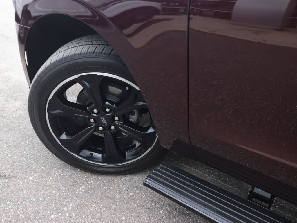 Certified 2024 Ford Expedition Limited RWD image 3