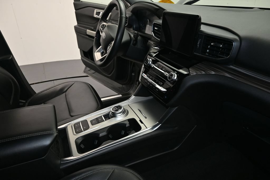 Certified 2023 Ford Explorer Limited RWD image 13