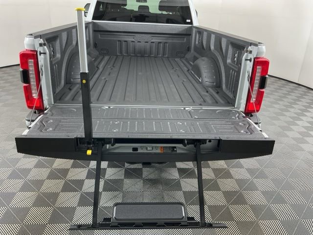 Certified 2025 Ford F350 Lariat w/ Black Appearance Package image 9