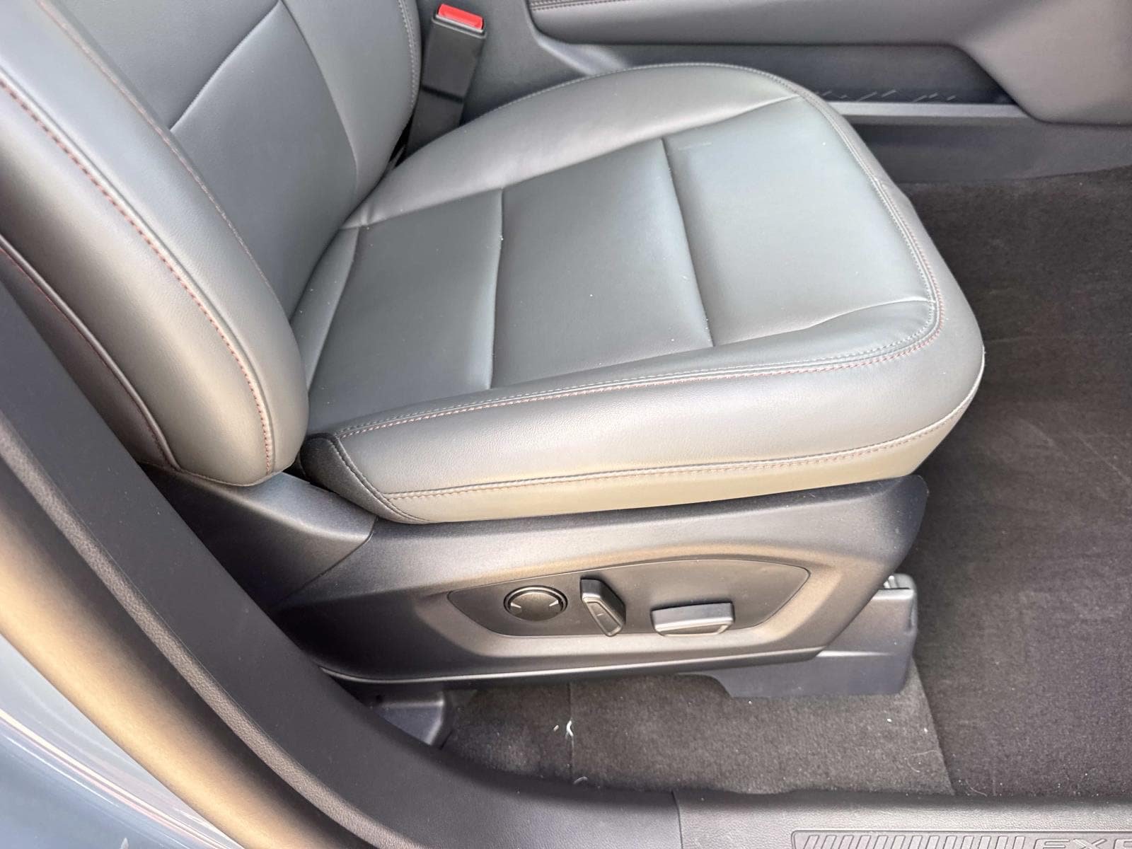 Certified 2026 Ford Explorer Active w/ Active Comfort Package RWD image 11