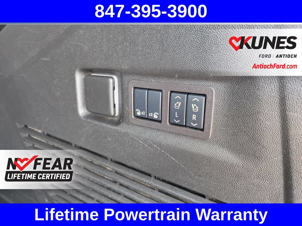 Used 2024 Chevrolet Suburban Premier AWD/4WD image 33